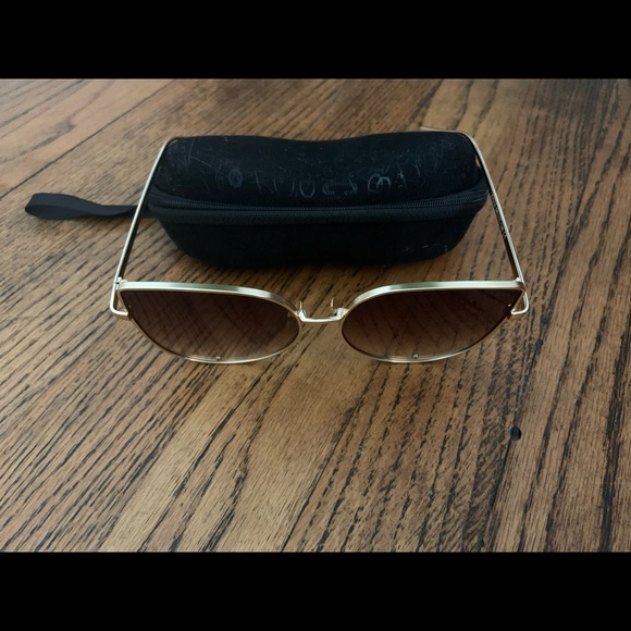 Gold framed sunglasses - Picture 4 of 6